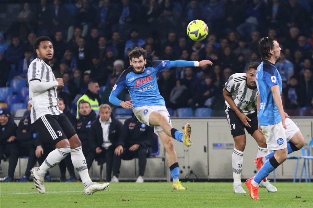  Napoli chạm một tay vào chức vô địch  chỉ sau khi thắng đối thủ quan trọng ảnh 1