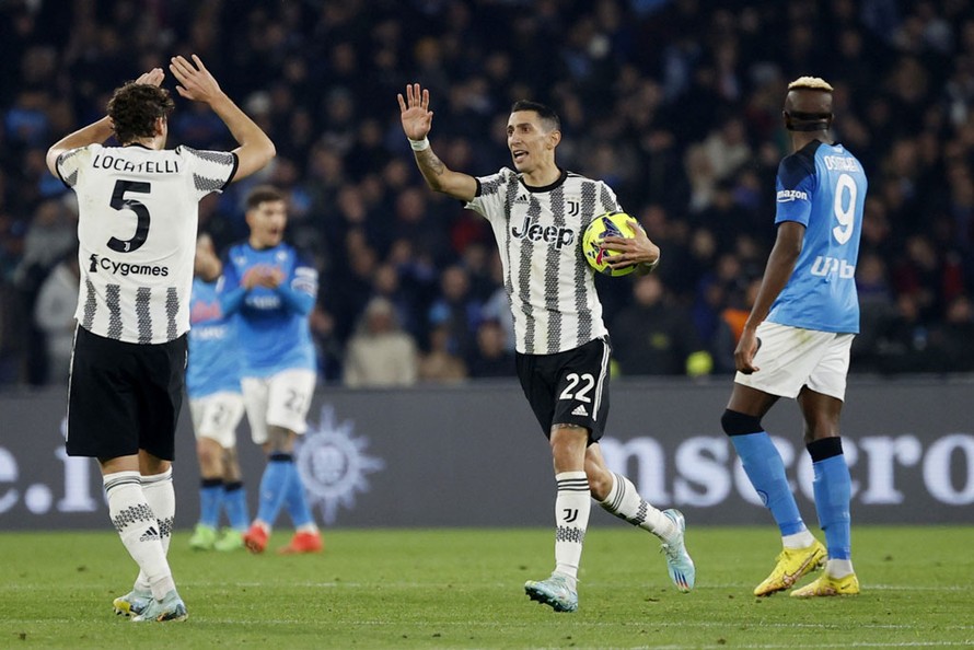  Napoli chạm một tay vào chức vô địch  chỉ sau khi thắng đối thủ quan trọng ảnh 2